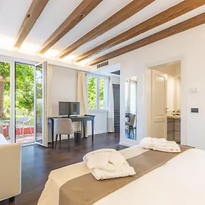 Raphael Hotel